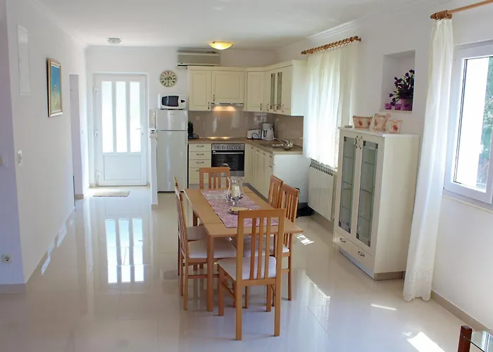 Siesta - Two-bedroom With Balcony And Sea View *