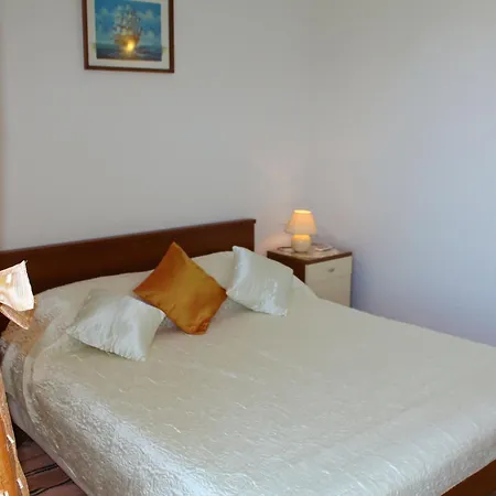 Apartment Siesta - Two-bedroom With Balcony And Sea View