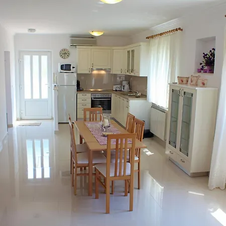 Siesta - Two-bedroom With Balcony And Sea View *