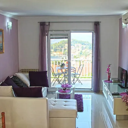 Siesta - Two-bedroom With Balcony And Sea View Apartment
