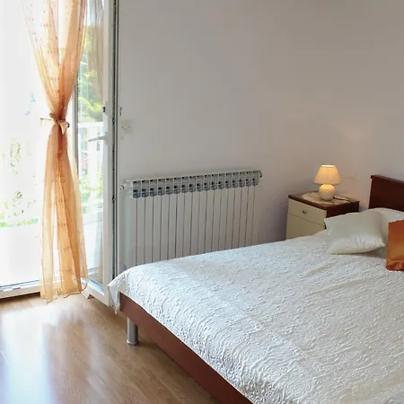 Apartment Siesta - Two-bedroom With Balcony And Sea View