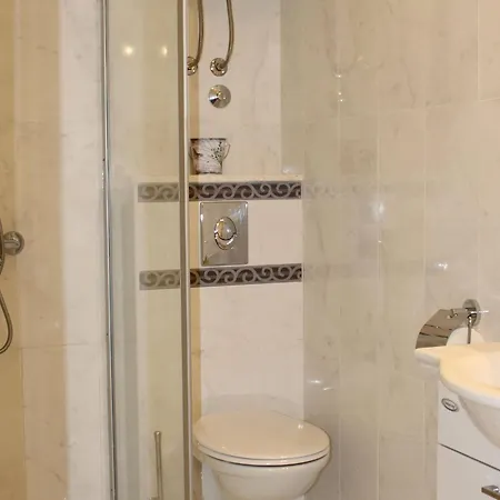 Siesta - Two-bedroom With Balcony And Sea View