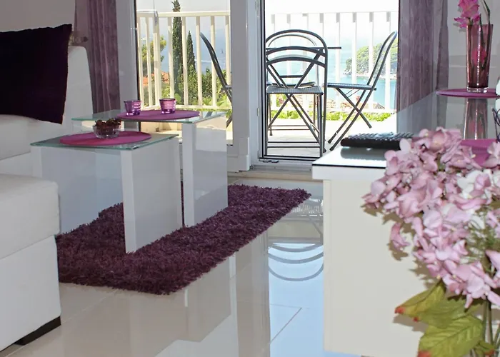 Siesta - Two-bedroom With Balcony And Sea View