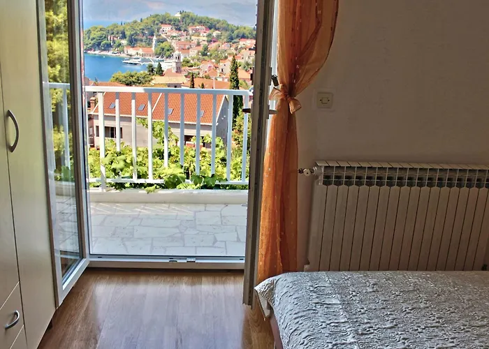 Siesta - Two-bedroom With Balcony And Sea View *